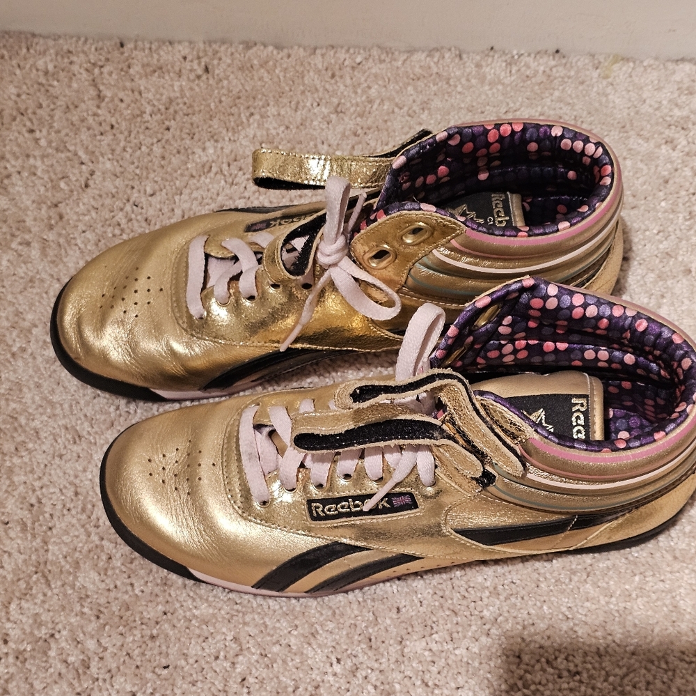 Super Rare Find - Classic Women's High Top Reebok Sneakers - Size 8